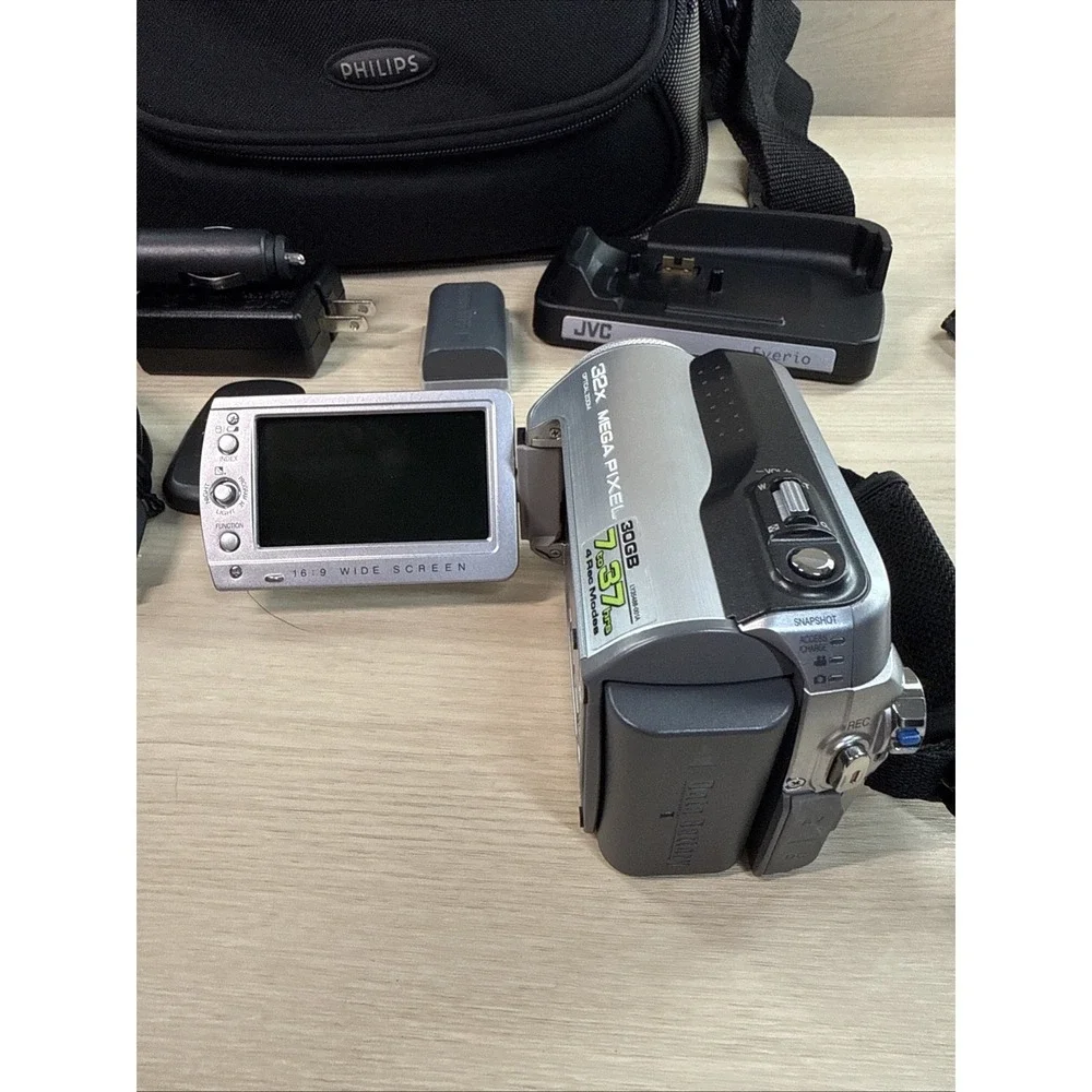 JVC Everio GZ-MG155U Black LCD 800x Digital Zoom Handheld MiniDV Camcorder WORKS